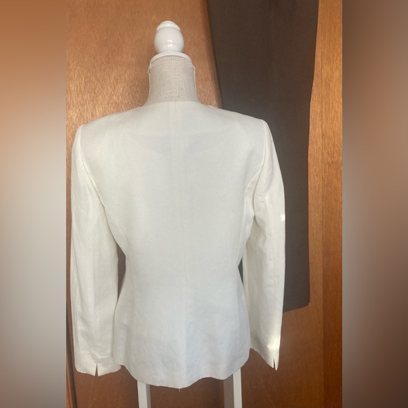 Tahari 3 pcs Suit in White and Brown with Embroidered Jacket. - Picture 6 of 10